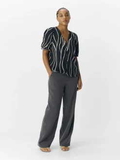 Object Blusen*OBJJACIRA S/S V-NECK TOP NOOS Black