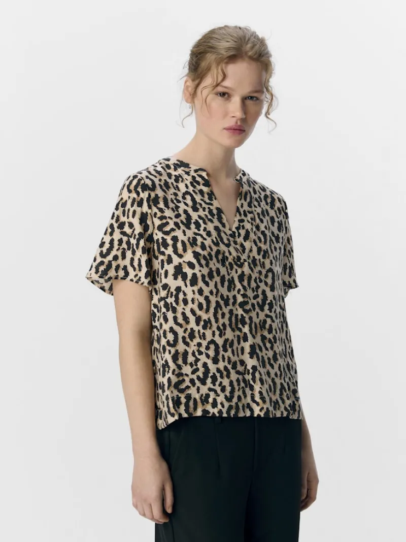 Object Blusen*OBJKARINA S/S RE V-NECK TOP NOOS sandshell3