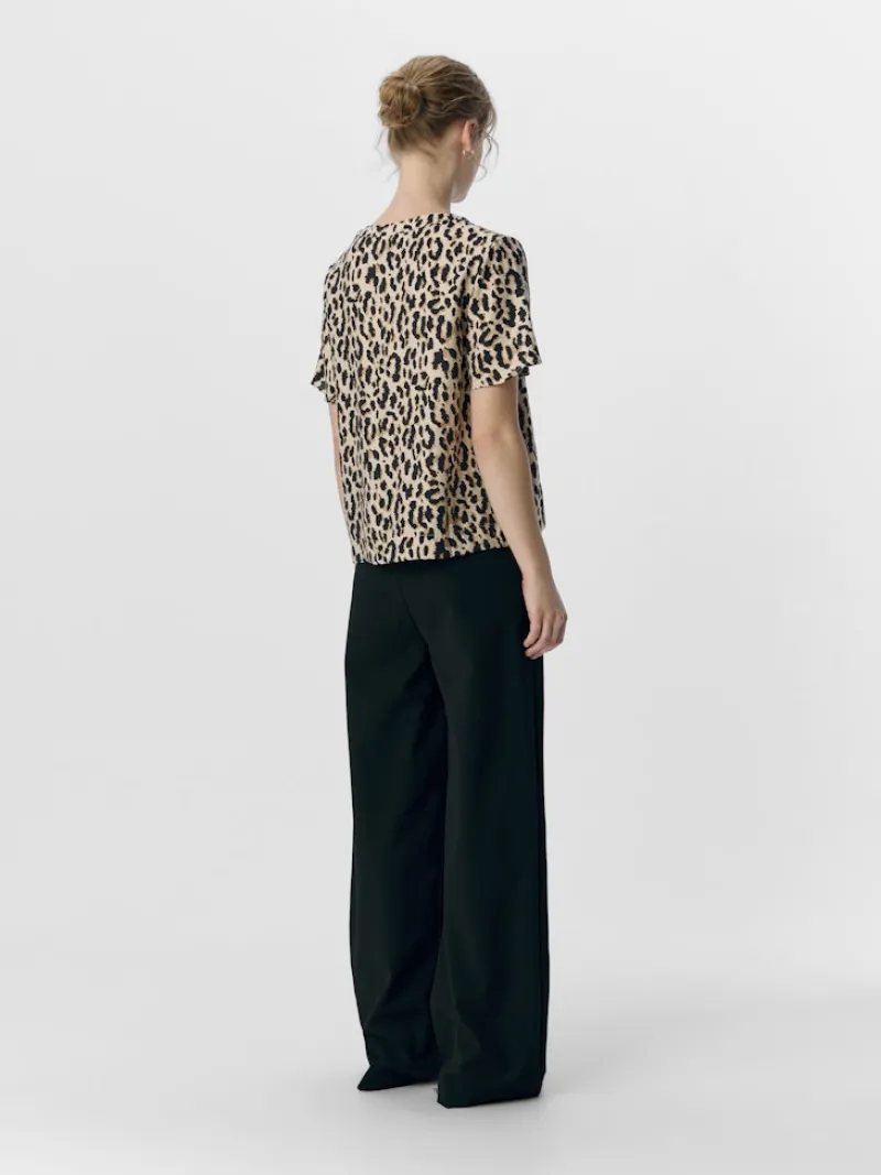 Object Blusen*OBJKARINA S/S RE V-NECK TOP NOOS sandshell3