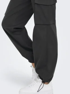 Only Hosen*ONLCASHI CARGO PANT WVN NOOS raven