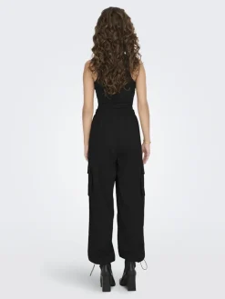 Only Hosen*ONLCASHI CARGO PANT WVN NOOS Black