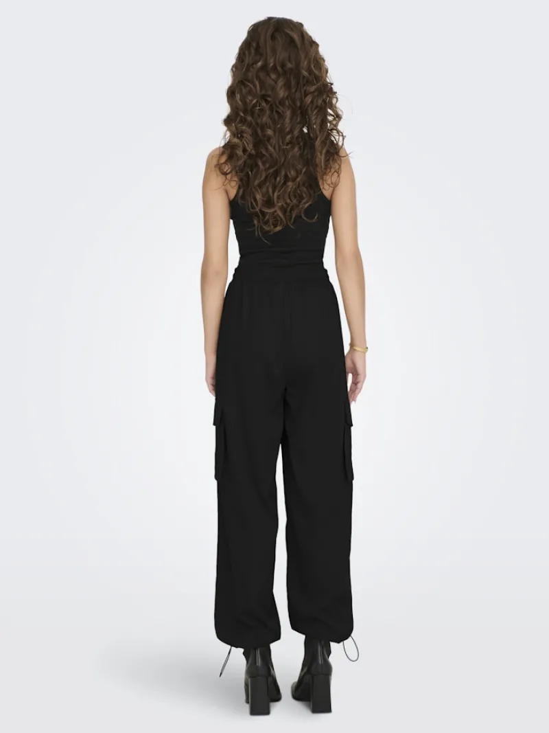 Only Hosen*ONLCASHI CARGO PANT WVN NOOS Black