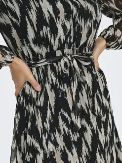 Only Kleider*ONLCERA LIFE 3/4 SHORT DRESS WVN NOOS black10