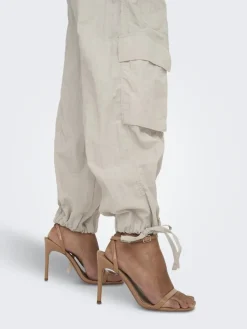 Only Hosen*ONLELCA LIFE MW CARGO PARACH PNT NOOS pumice stone