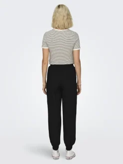 Only Hosen*ONLKATINKA CARGO PANT WVN NOOS Black