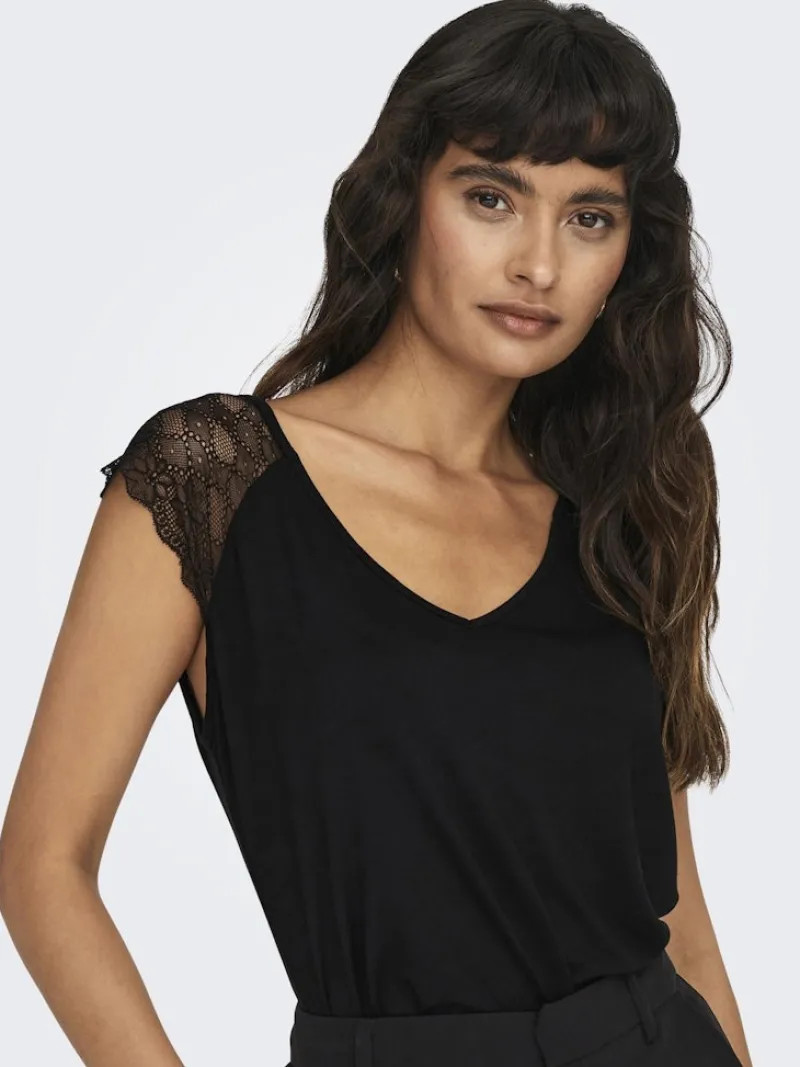 Only Shirts*ONLPETRA S/S LACE MIX TOP JRS Black