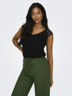 Only Shirts*ONLPETRA S/S LACE MIX TOP JRS Black