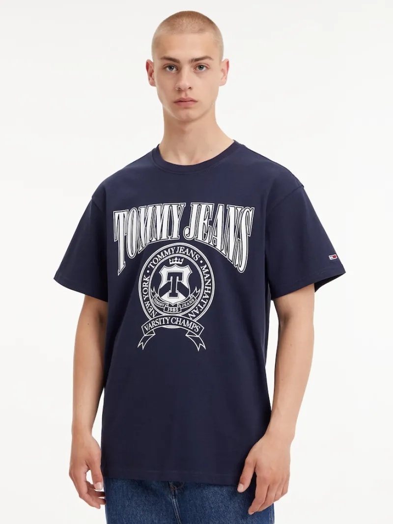 Tommy Jeans Shirts*TJM RLXD VARSITY LOGO TEE twilight navy