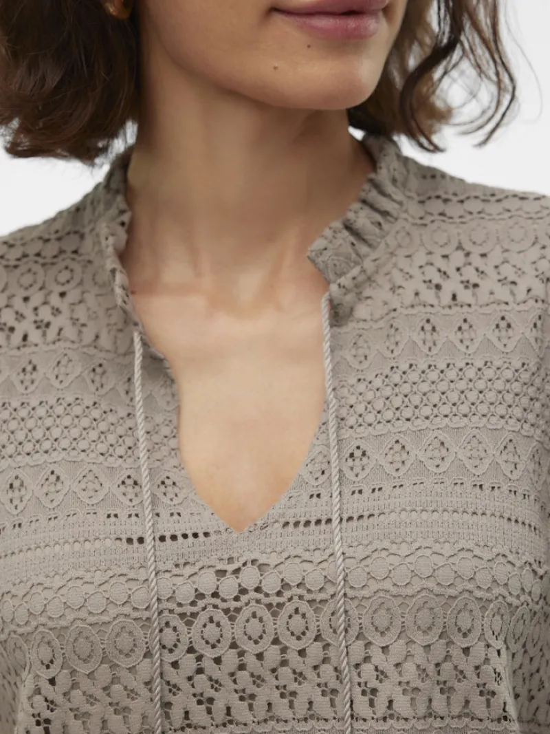 Vero Moda Blusen*VMHONEY LACE S/S TASSEL TOP WVN GA moon rock